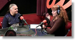 John Curtin en una entrevista de Radio